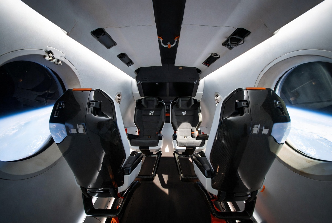 Interior of the SpaceX Crew Dragon – an example of surgical cleanliness and technical elegance.